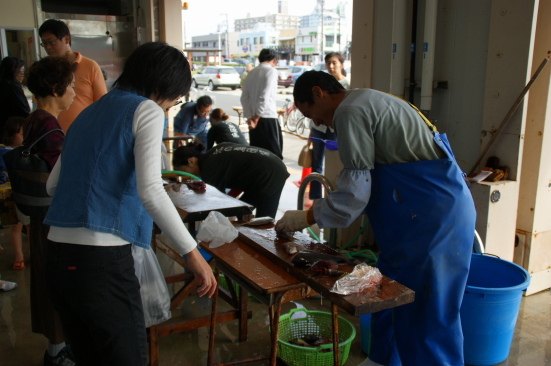 魚の即売所.JPG